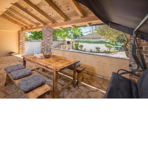 Casa Viktoria with private garden and BBQ