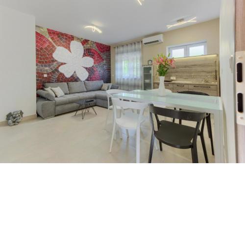 Castle Bay Apartment