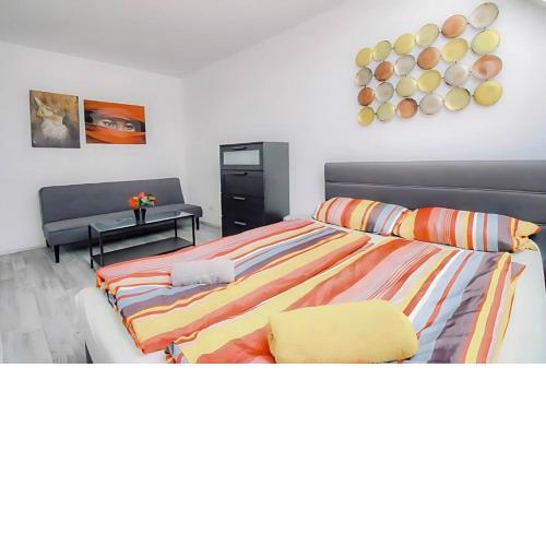 Central 4BR Apt with Terrace, 10Min Walk to Augarten