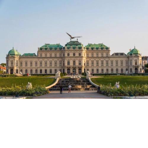 Central 75m² Apartment at Belvedere Palace