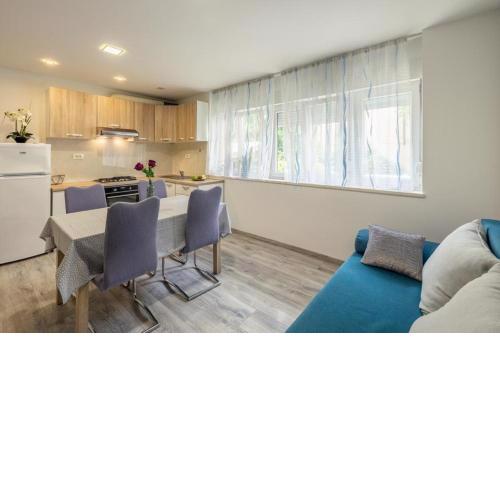 Central Apartment Josko - Private Parking, beach, old town