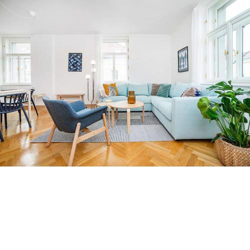 Central Bright and Spacious Appt
