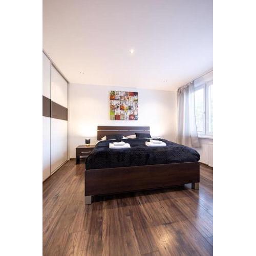 Central Martin 3-Bed Bliss: Modern & Spacious
