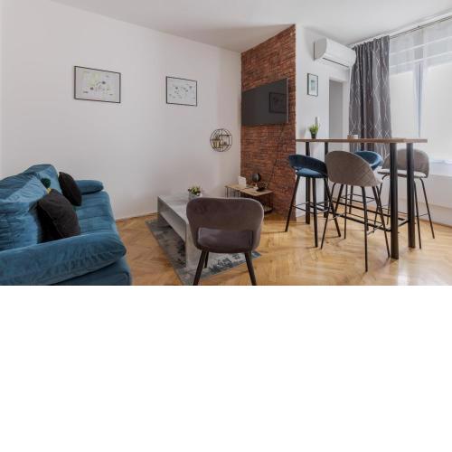 Central Studio with private parking