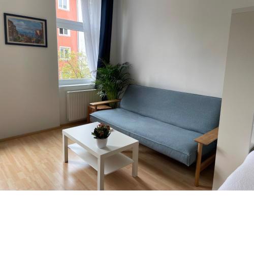 Central Sunny Flat with Free Parking