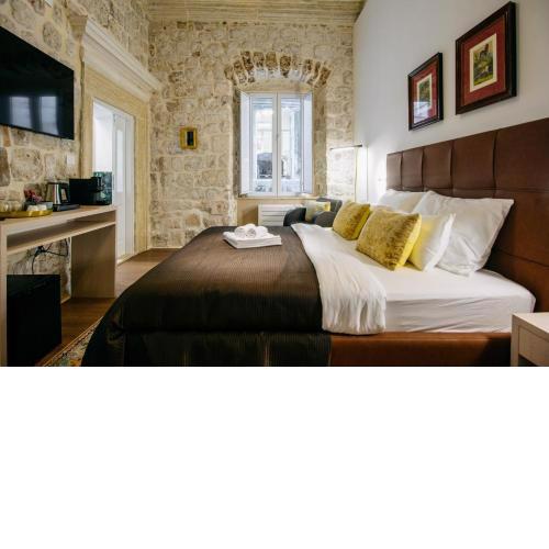 CENTRAL W Apartment & Rooms by DuHomes