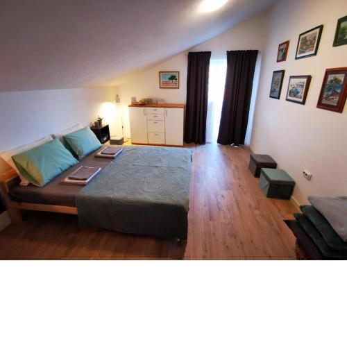 Centrally located 3 Bedroom Holiday House O'Live with private garden