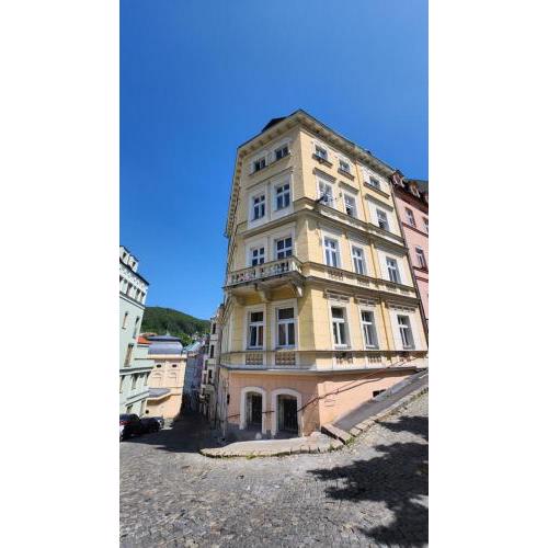 Centrum Karlovy Vary Divadelní