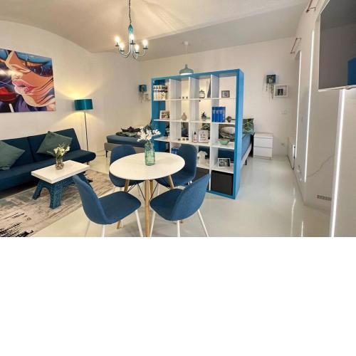 C’est la vie à Paris Apartment
