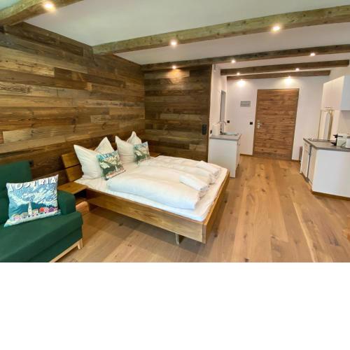 Chalet-Stil mit Pool und Bergblick