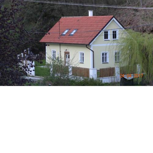 Chaloupka za potůčkem