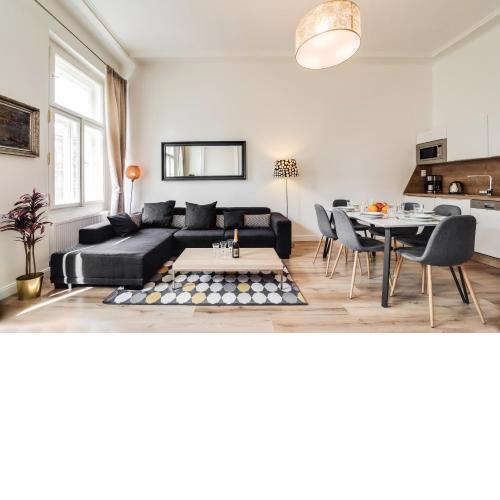 Charles Bridge - 3 bedroom Apartment - Old Town