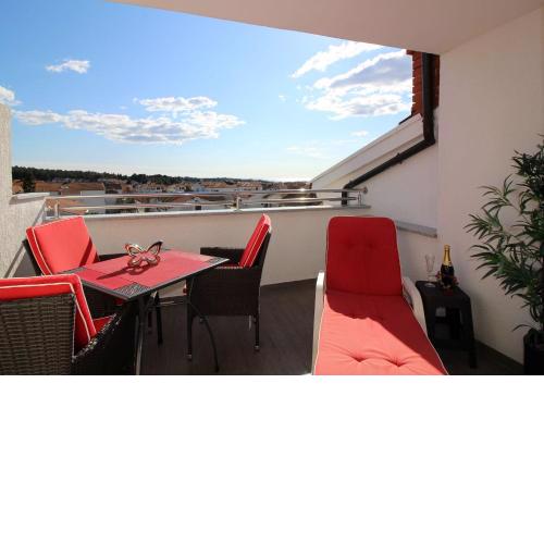 Charmante Dachgeschosswohnung mit Meerblick und Blick auf die Altstadt von Porec