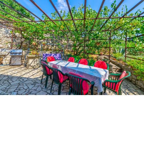 Charmantes Apartment nur 250 Meter zum Sandstrand mit privater Terrasse, Liegen, Grill