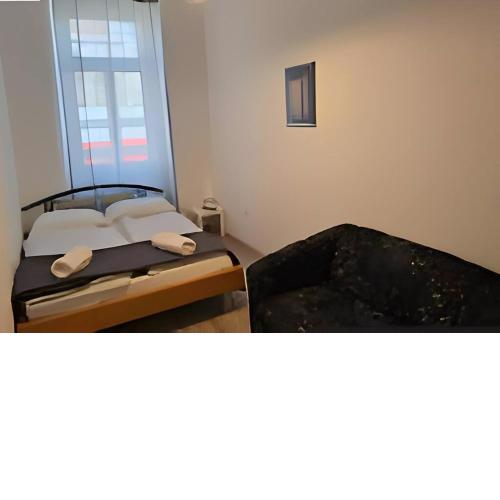 Charming 1BR Apt With Smart TV Near Danube River