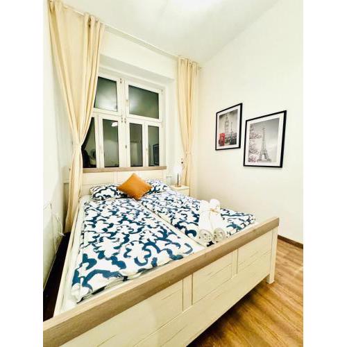 Charming 2Person Room, Minutes from Atzgersdorf