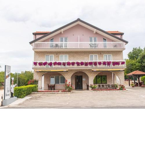 Charming Apartment in Imotski near Lake