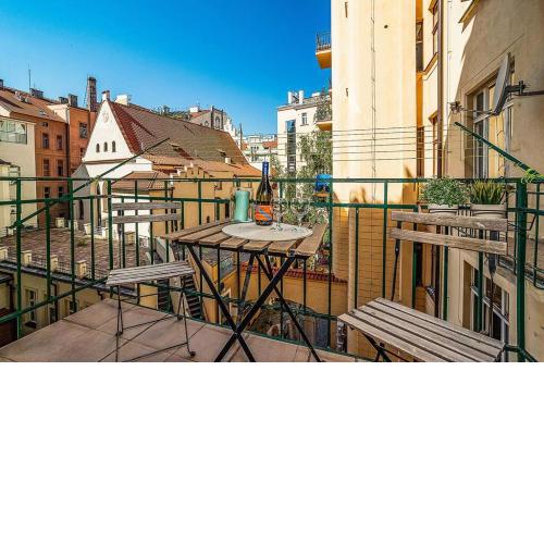 Charming Apartment with Balcony in Pařížská street