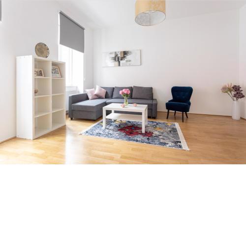 Charming Flat & Balcony near CentralStation Apt 5