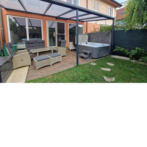 Charming House with Garden and Jacuzzi in Vienna