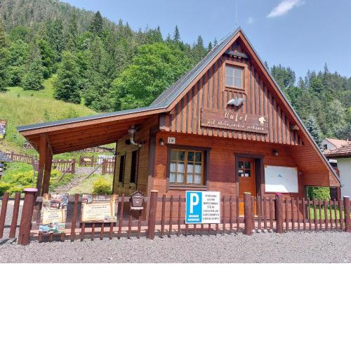Chatka pod jaskyňou
