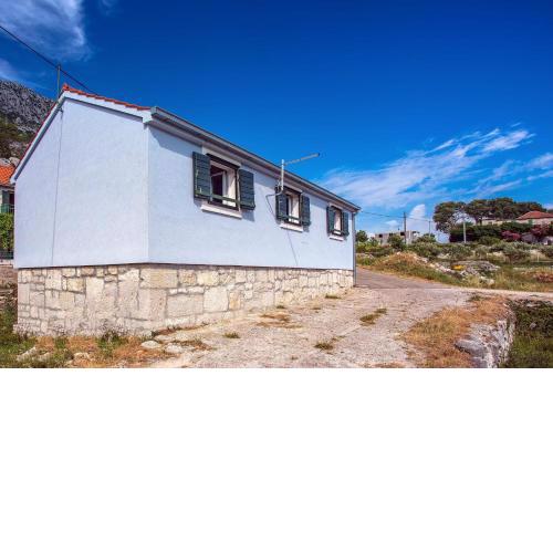 CHEAP APARTMENT near OMIŠ