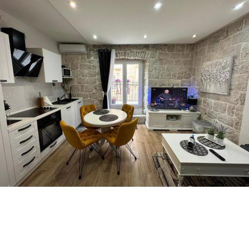 Cherry Luxury Apartment