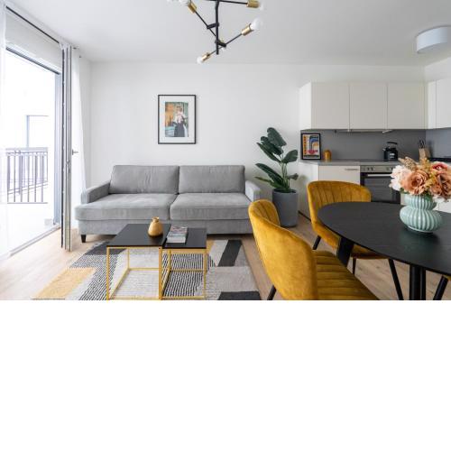 Chic 1BR Balcony Haven by HM
