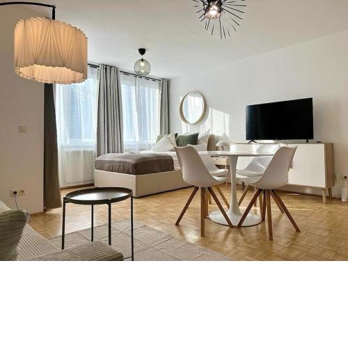 Chic Apartment - Quiet Area - Next to Hospital