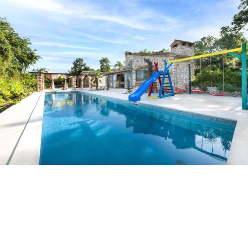 Childern and adults enjoy games,pool and seaview