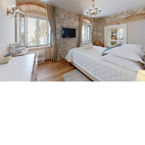 Chrysanta Apartments