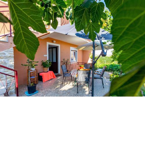 Chubi 2BR apt parking terrace bbq vegetable garden