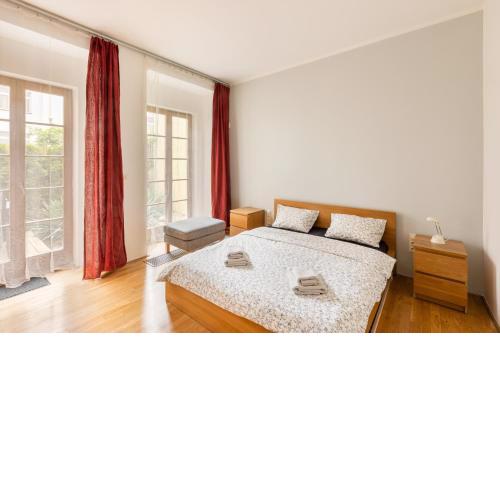 City Centre Garden Apartment with parking