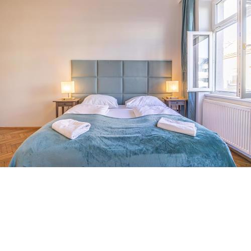 City Chic: Spacious 2 BR Hideaway with Local Flair