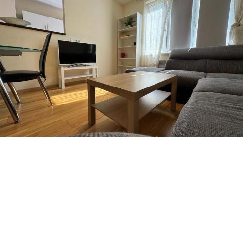 City Home Stay- 8 min to city center