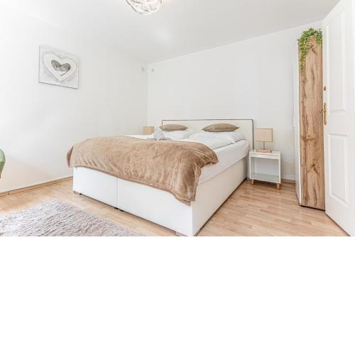 City Vibes: 1BR Apt, 10 Min to Westbahnhof