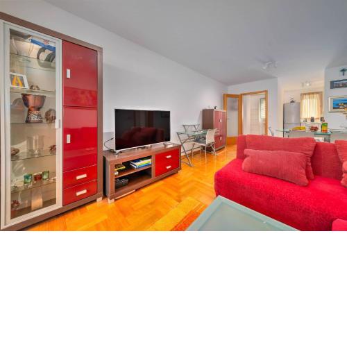Cityscape Comfort Apartment With Garage - Happy Rentals