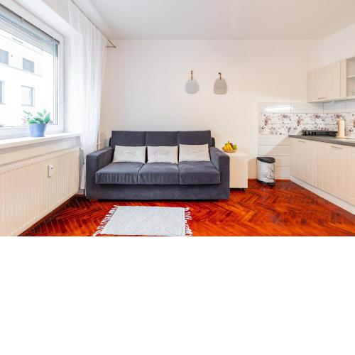 CitySerenity Rustic Apartment