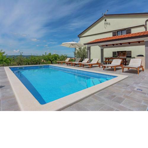 Comfortable apartment in Cerovlje with pool