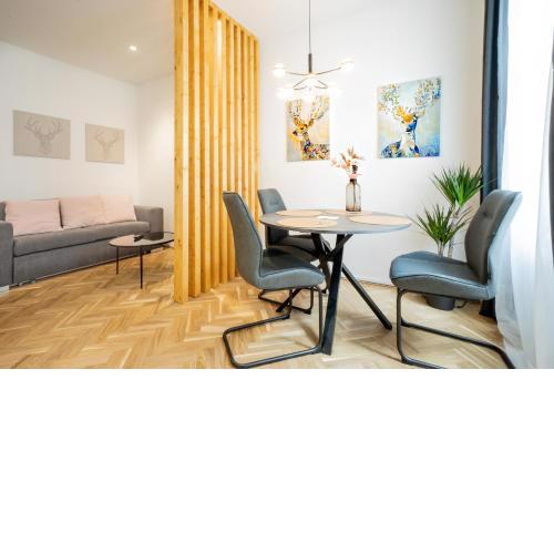 Comfortable, Balcony Apartment - Quick Access to Vienna's Old Centre