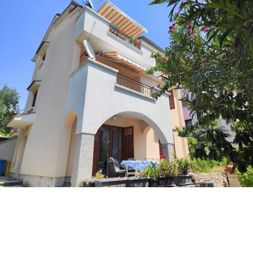 Comfortable Crikvenica Stay with Private Parking