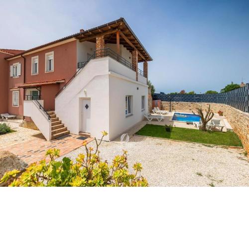 Comfortable house with private swimming pool