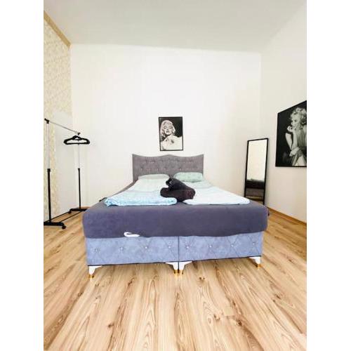 Comfy 3BR Apt In Prime Location