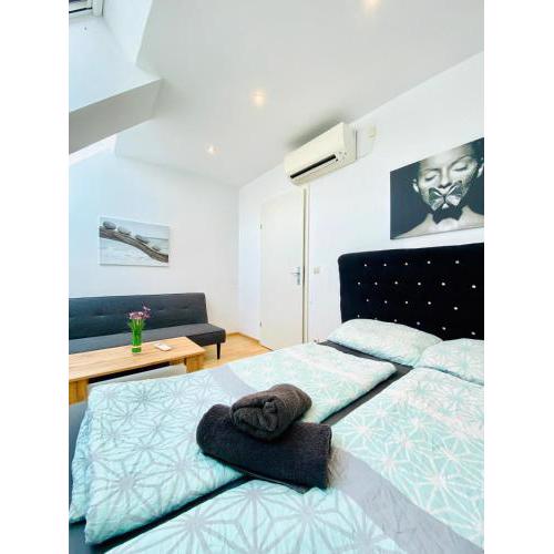 Comfy Central 4-Bedroom Shared Apartment with Two Levels