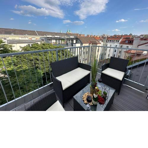 Contemporary Apartment with Stunning Views 20