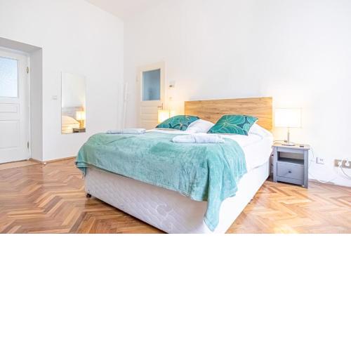 Convenient 3-BR Apt, 15 Min to Landstraße Hub