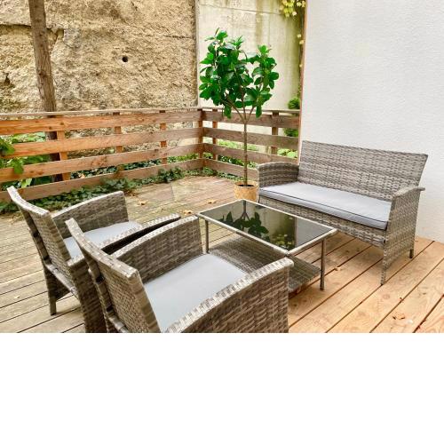 Cosy Apartment with Terrace & Free Parking