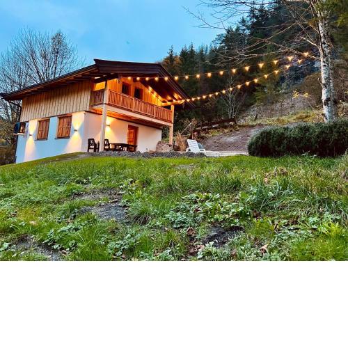 Cosy Chalet with garden, fire pit & stunning views