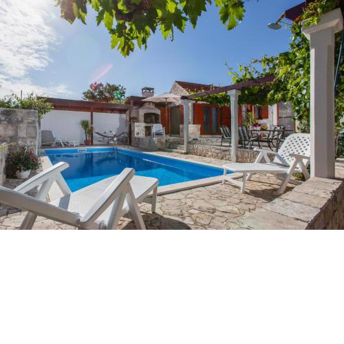 Countryside Family Villa with Private Pool