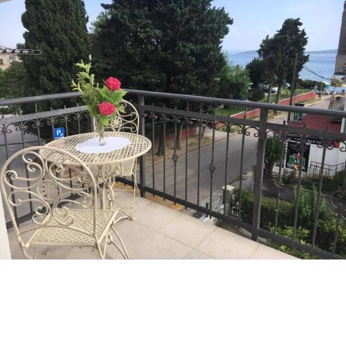 Courtyard seafront house
